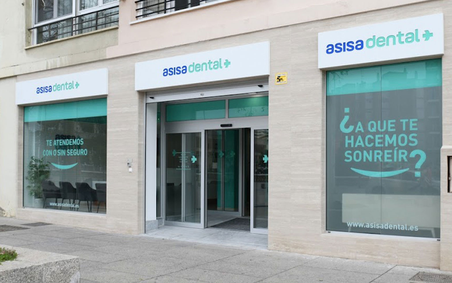 fachada clínica Asisa Dental